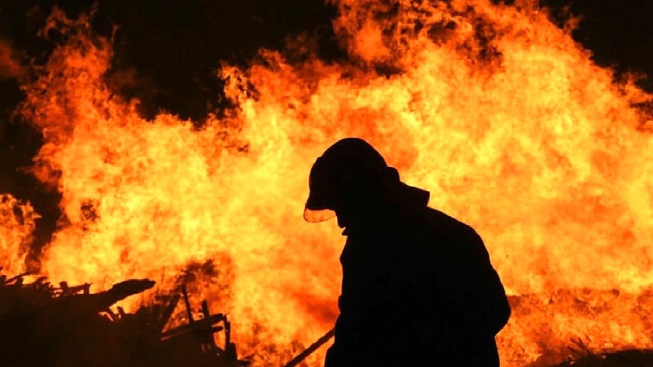 آتش‌سوزی یک کارگاه مبل در تهران/ ۴ نفر فوت شدند